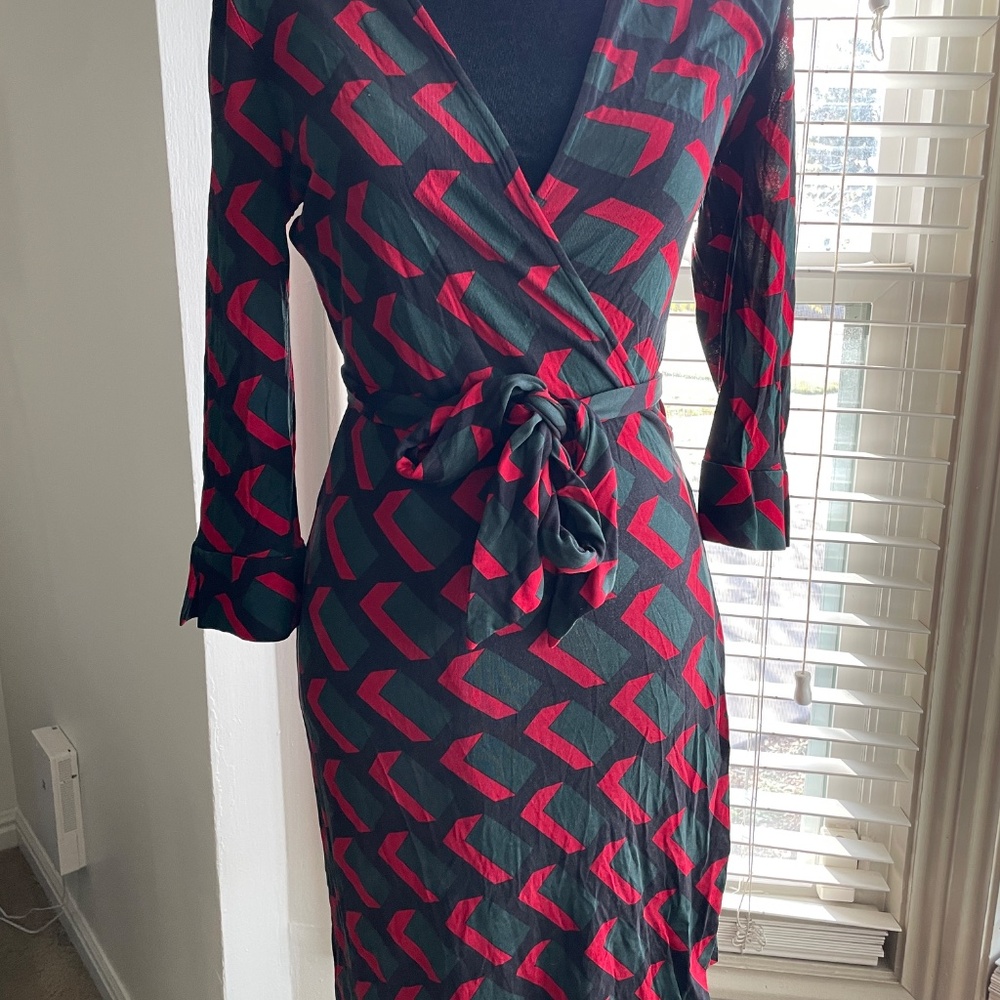 Diane von Furstenberg Julian Silk Wrap Dress Size 10 Geometric Print